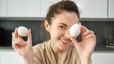 Woman holding eggs to make egg shampoo