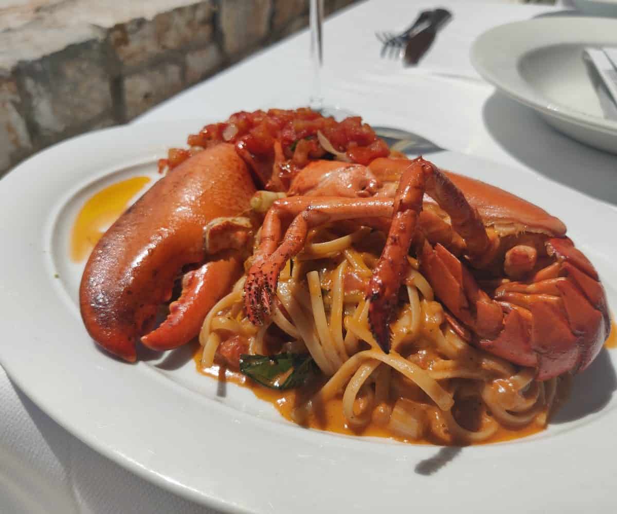 Orizontes Lycabettus lobster linguine