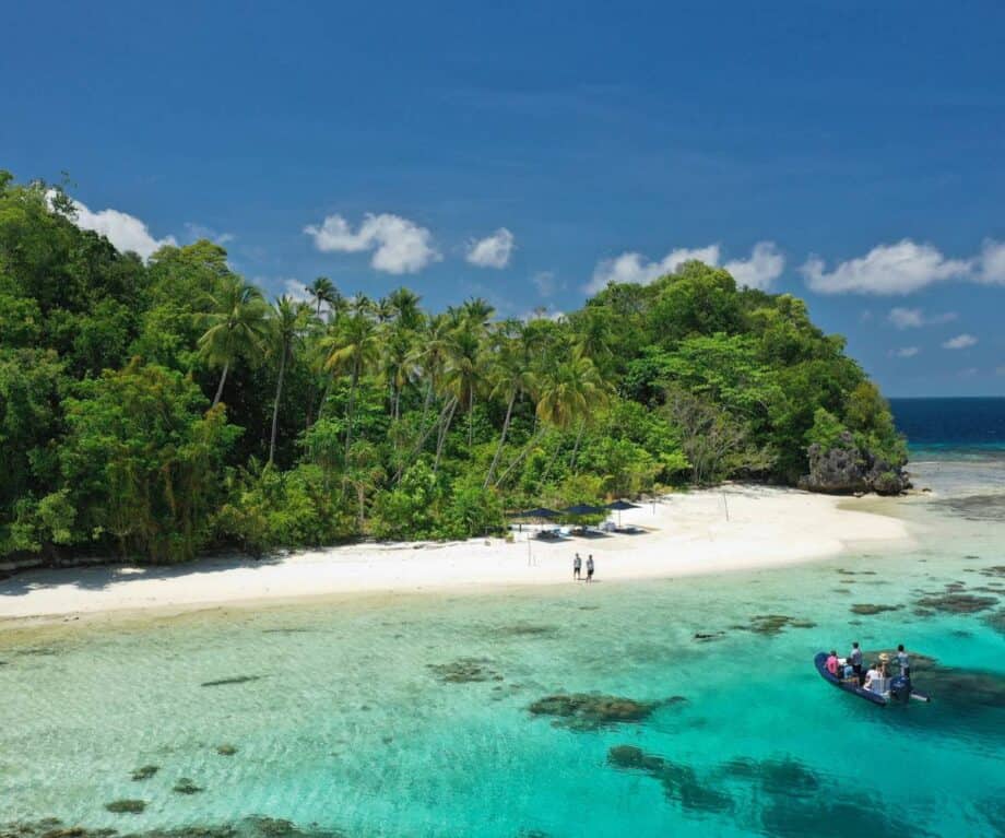 1723244549 959 A luxury honeymoon on a private yacht in Indonesia